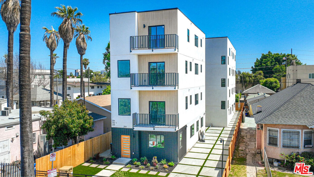 Brand-New Student Townhomes Near USC – Spacious, Stylish & Steps from Campus