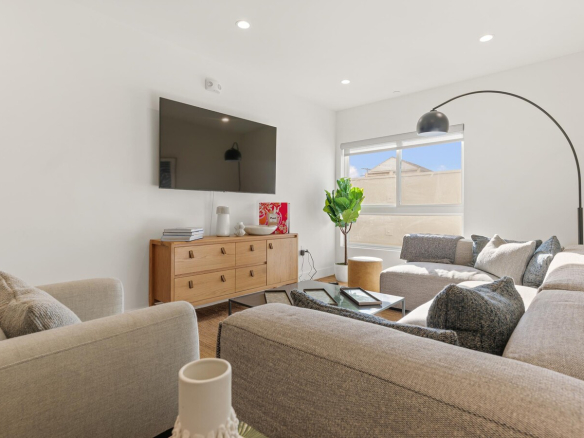 Ecco fountain los angeles ca building photo 9